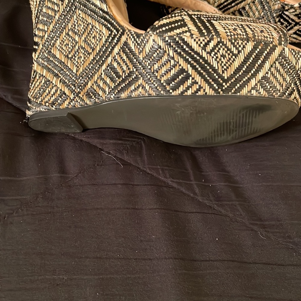 🔥Sale🔥Beautiful Natural and Black wedge 5” heels with ankle strap..like new - Picture 5 of 6
